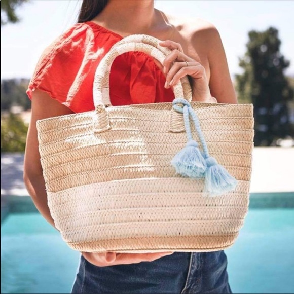 ***SOLD*** NIB Altru straw tote with tassel - Picture 2 of 7